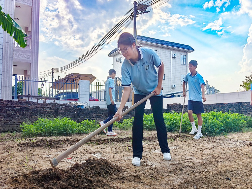 泸州叛逆期孩子成长培育机构怎么联系？本地寄宿机构筛选指南